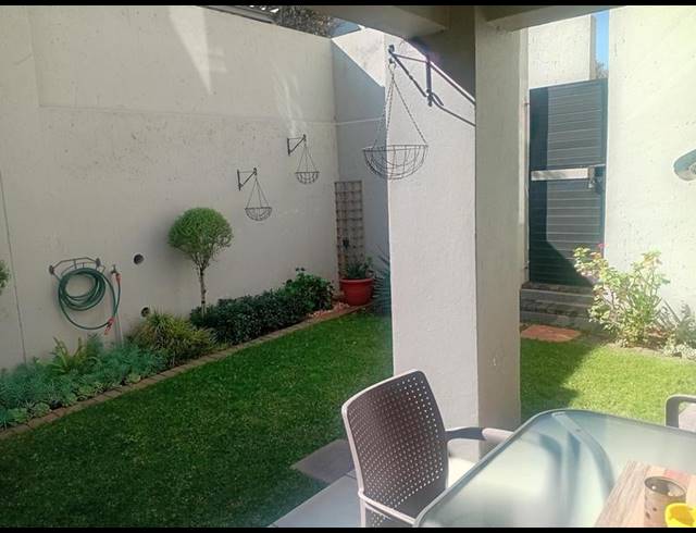 1 BEDROOM APARTMENT FOR SALE IN SUNNINGHILL
